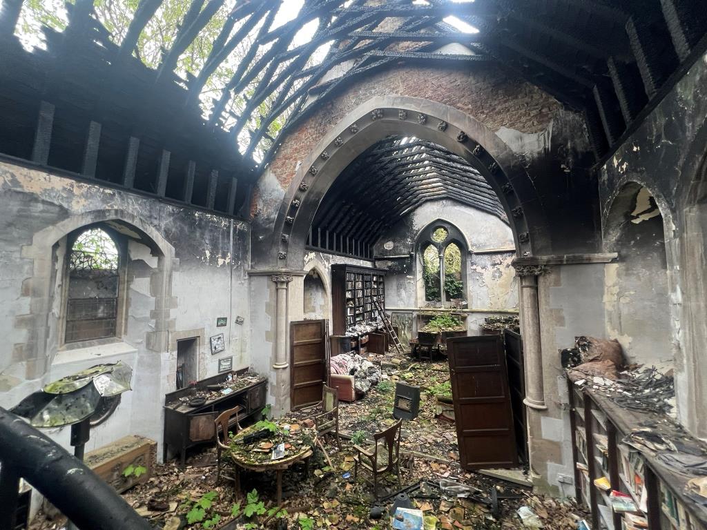 Lot: 178 - FIRE DAMAGED PERIOD LISTED CHURCH - Internal 1